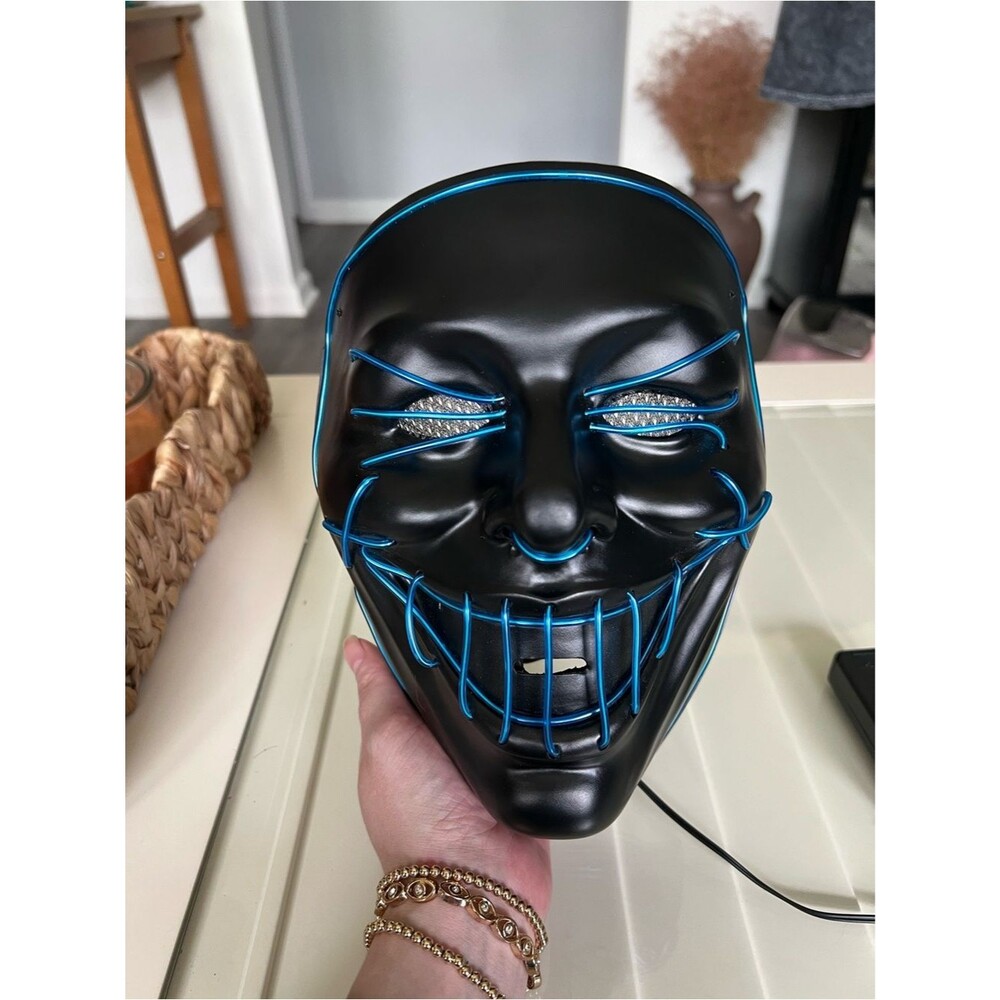Black LED Light-Up Mask